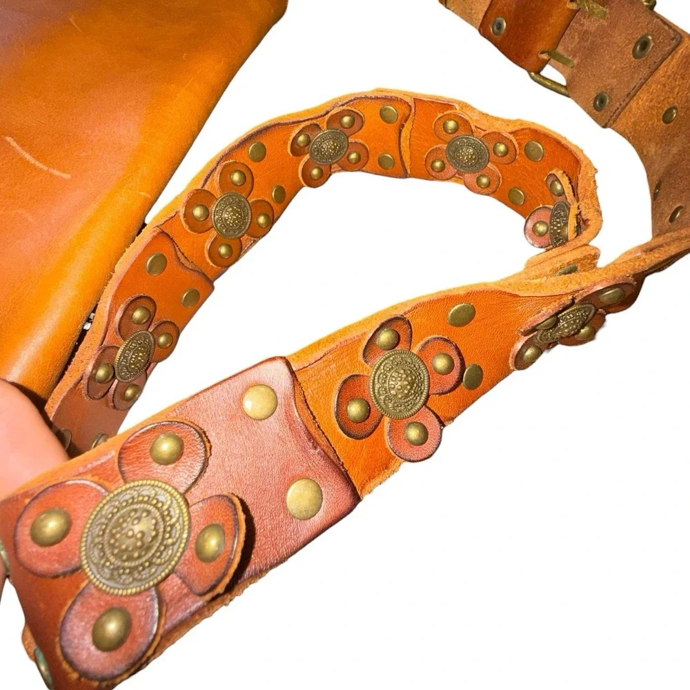 Patricia Nash Brown Leather Saddle Bag Crossbody Floral Appliqué Strap Vintage